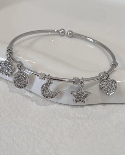 أساور الفرفشه