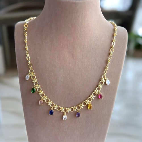 طقم مؤلف من قطعتين (سلسال وأسوارة ) مزين بأحجار ال...