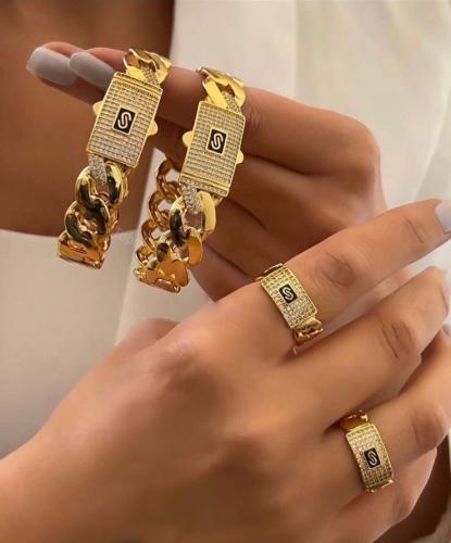 إسوارة مع خاتم مستوحى من ماركة مطلية ذهب