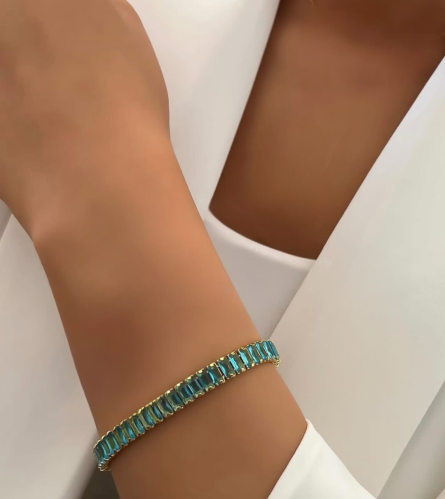 اسوارة تنس مطلية بالذهب بحجر باغيت الأزرق .