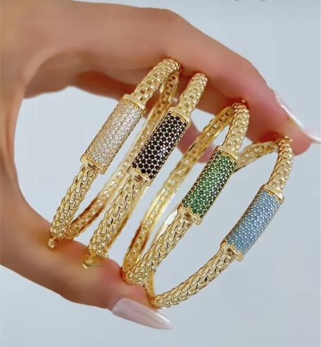 إساور مطليه بتصميم أنيق وجذاب