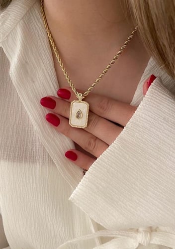 سلسال انيق مع تعليقة بشكل مستطيل فاخر مطلية ذهب عي...