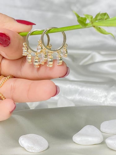 حلق مطلي مزين بالفص الابيض