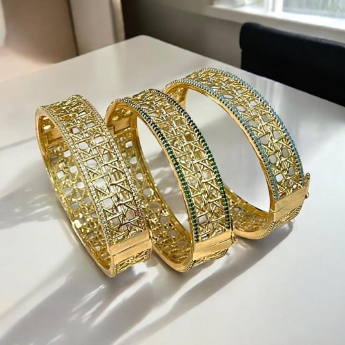 سوار عريض بتصاميم مستوحى من ماركة ديور مزخرفة وممي...