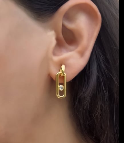 طقم مطلي بماء الذهب مستوحى من ماركة