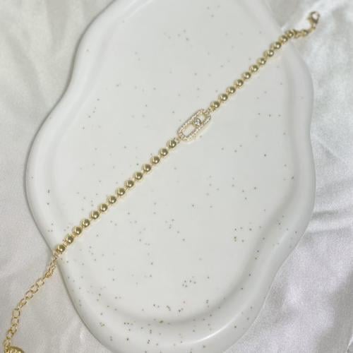 أسوارة مطلية بشكلها الانيق