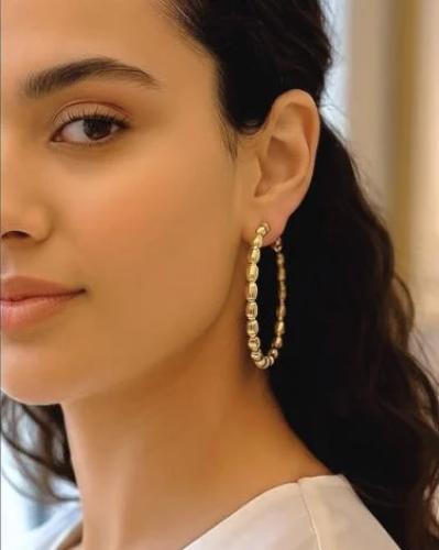 حلق دائري مطلي ذهب – تصميم خرزي أنيق ولمعة جذابة