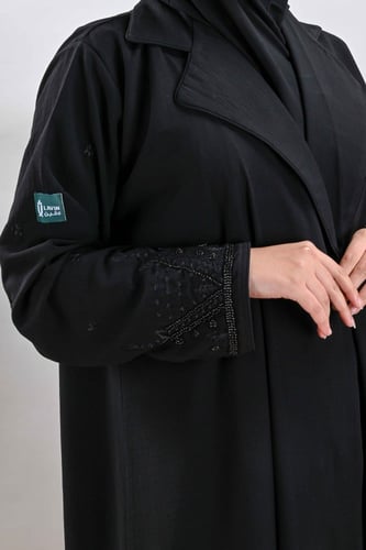 عباية كريب بتطريز يدوي اسود على الاكمام