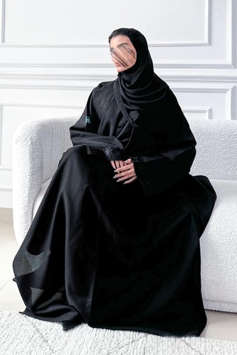 عباية كلوش بتطريز اسود
