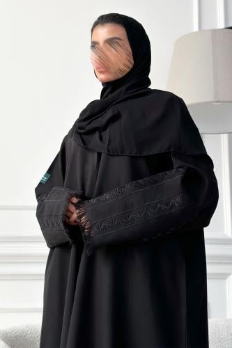 عباية كريب بتطريز اسود