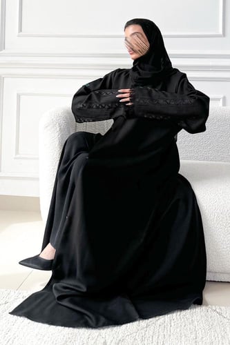 عباية كريب بتطريز اسود