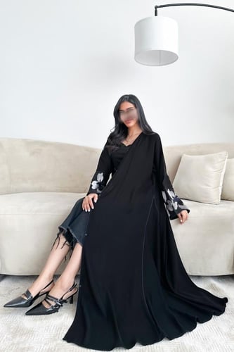 عباية كلوش مطرزة