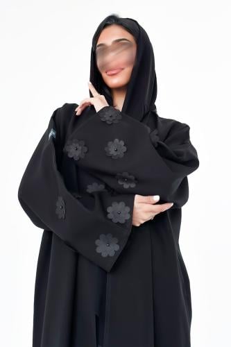 عباية كريب مطرزة بورود