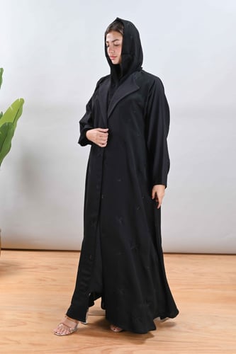 عباية كريب ناعم بتطريز منثور اسود