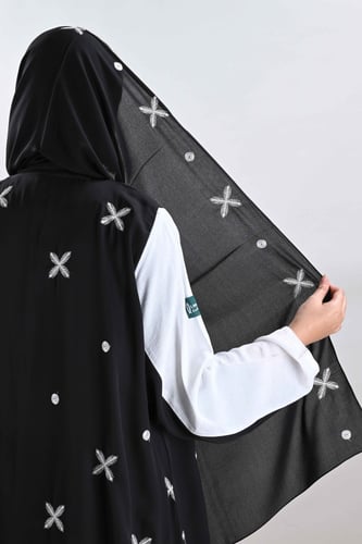 عباية كريب ناعم بتطريز منثور ابيض