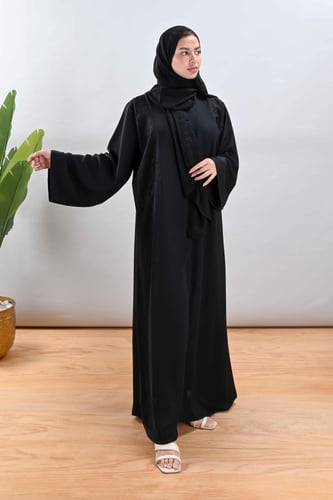 عباية كريب ناعم بتطريز اسود على الجوانب