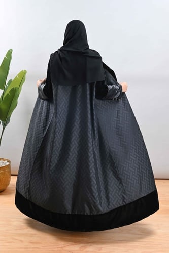عباية شتوي جكار على مخمل