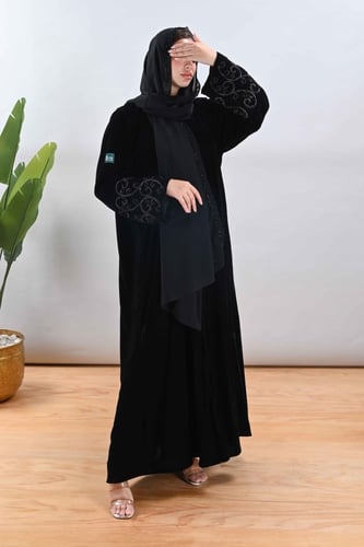 عباية مخمل بتطريز يدوي بني