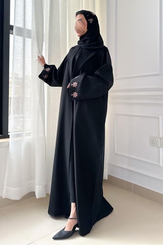 عباية كلوش بتطريز بني