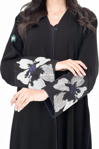 عباية كلوش مطرزة