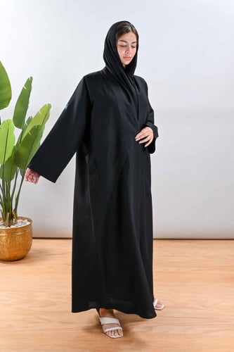 عباية كريب بجيوب وتطريز اسود