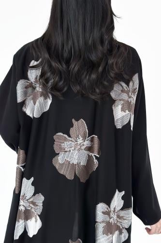 عباية كريب بتطريز ملون