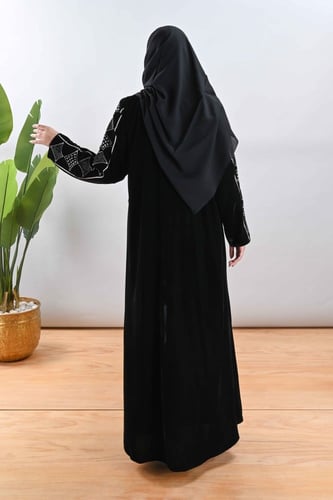 عباية مخمل بتطريز يدوي