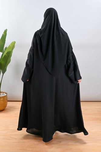 عباية بتطريز يدوي اسود