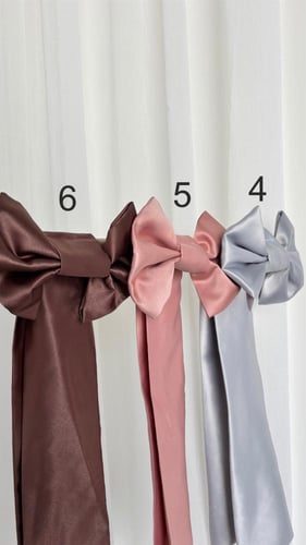 لوحة مع تنسيق ورد وفيونكة