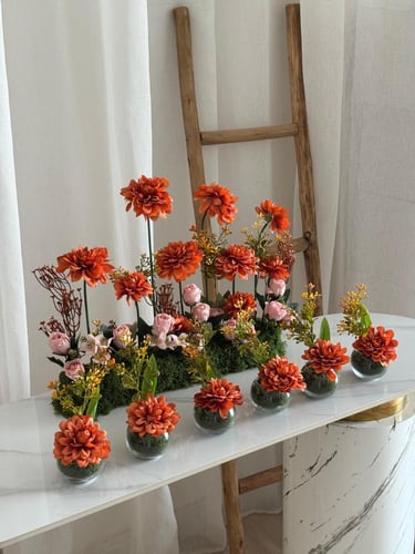 عرض ( تنسيق كبير برتقالي + 6 فازات لطاولات الخدمة...