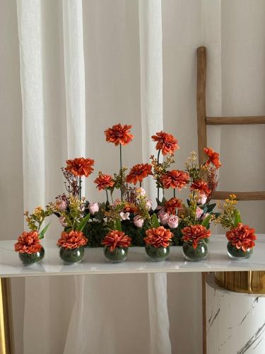 عرض ( تنسيق كبير برتقالي + 6 فازات لطاولات الخدمة...