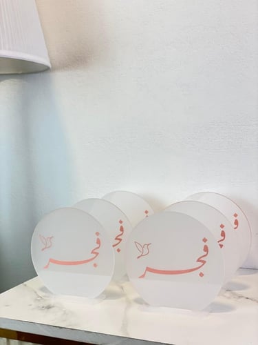 اسم 3D + صينية شوكلت + 6 ستاندات طاولات