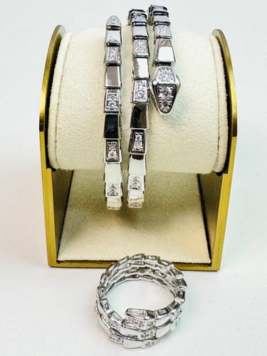 سوار فضي فاخر مستوحى من بولغري