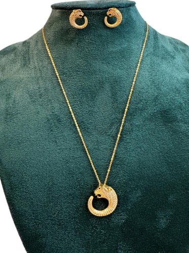 طقم سلسال ذهبي مع حلق بتصميم فهد مستوحى من بولقري