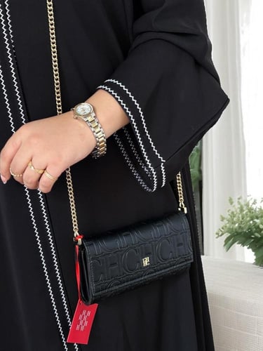 كارولينا هيريرا مع كامل ملحقات