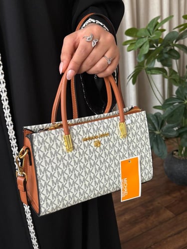 شنطه مايكل كورس مع ملحقاتها