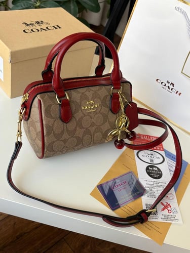 شنطه كوتش مع كامل ملحقاتها