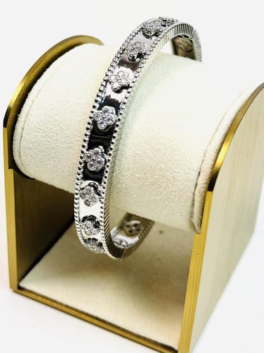 سوار وخاتم فضي فاخر مستوحى من فان كليف