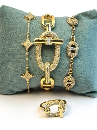 طقم ذهبي مجموعة فاخرة بتصميم عصري ولمعة زركون فخمة