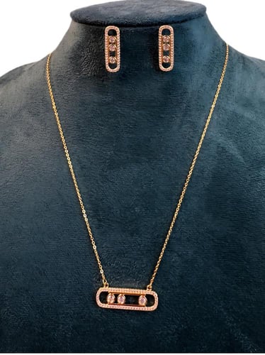 طقم سلسال وحلق ذهبي مستوحى من ميسيكا