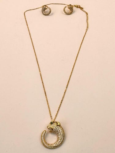 طقم سلسال ذهبي مع حلق بتصميم فهد مستوحى من بولقري