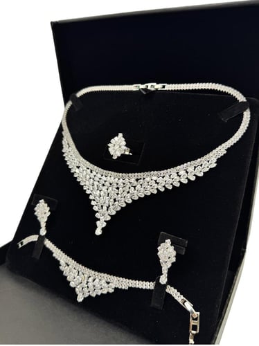 طقم زركون فاخر بتصميم أنيق