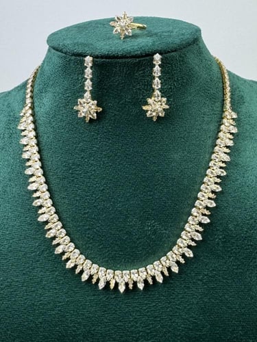 طقم ذهبي بتصميم نجمة فاخرة