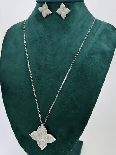 طقم سلسال سبحه فضي وحلق مستوحى من روبيرتو كوين