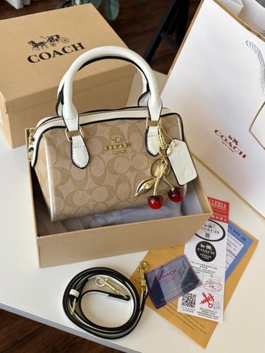 شنطه كوتش مع كامل ملحقاتها