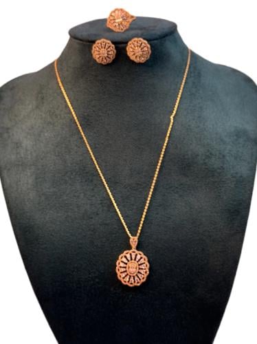 طقم ذهبي بتصميم زهرة فاخرة