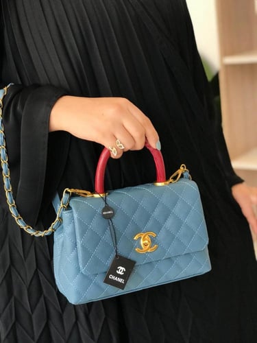 شنطه شانيل ابيض -سماوي مع ملحقاتها