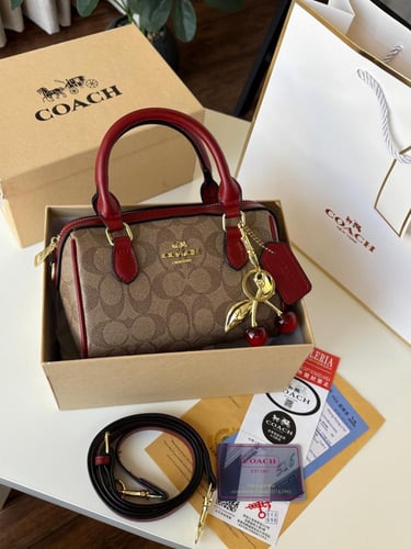 شنطه كوتش مع كامل ملحقاتها