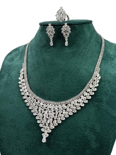 طقم زركون فاخر بتصميم أنيق