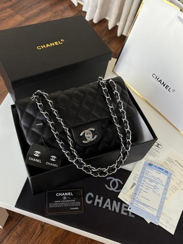 شنطه شانيل مع كامل ملحقاتها